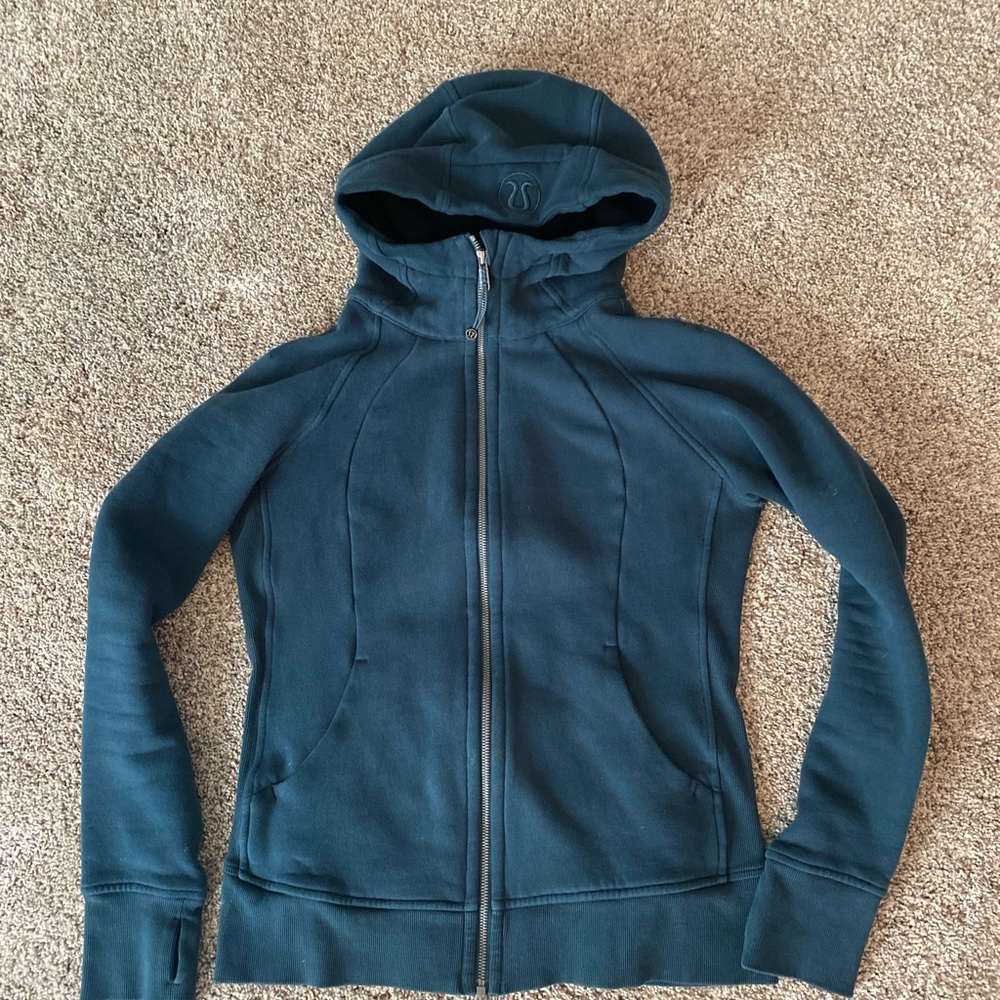 Lululemon scuba fitted hoodie Tag says 10 but fits like an 8